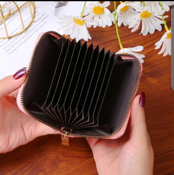 Card holder 😍 - Picture 3 of 5